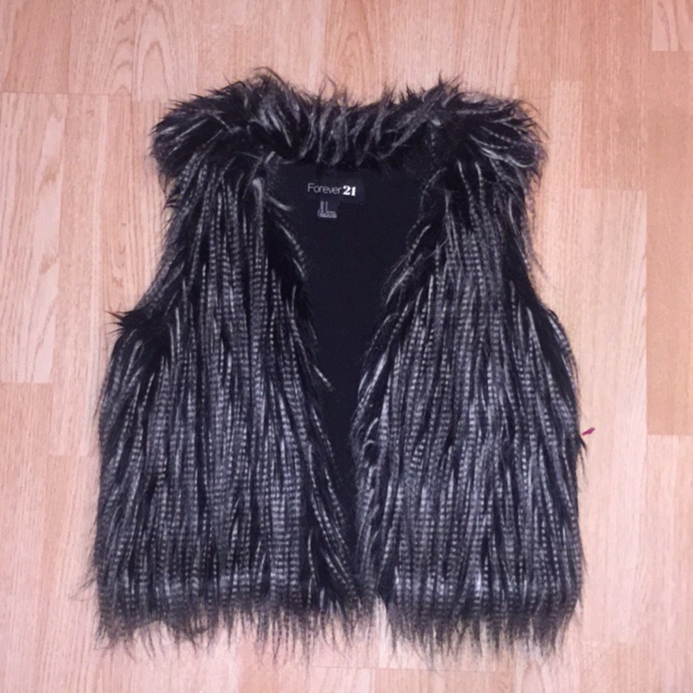 Black faux fur vest!! 🖤 - Picture 1 of 3